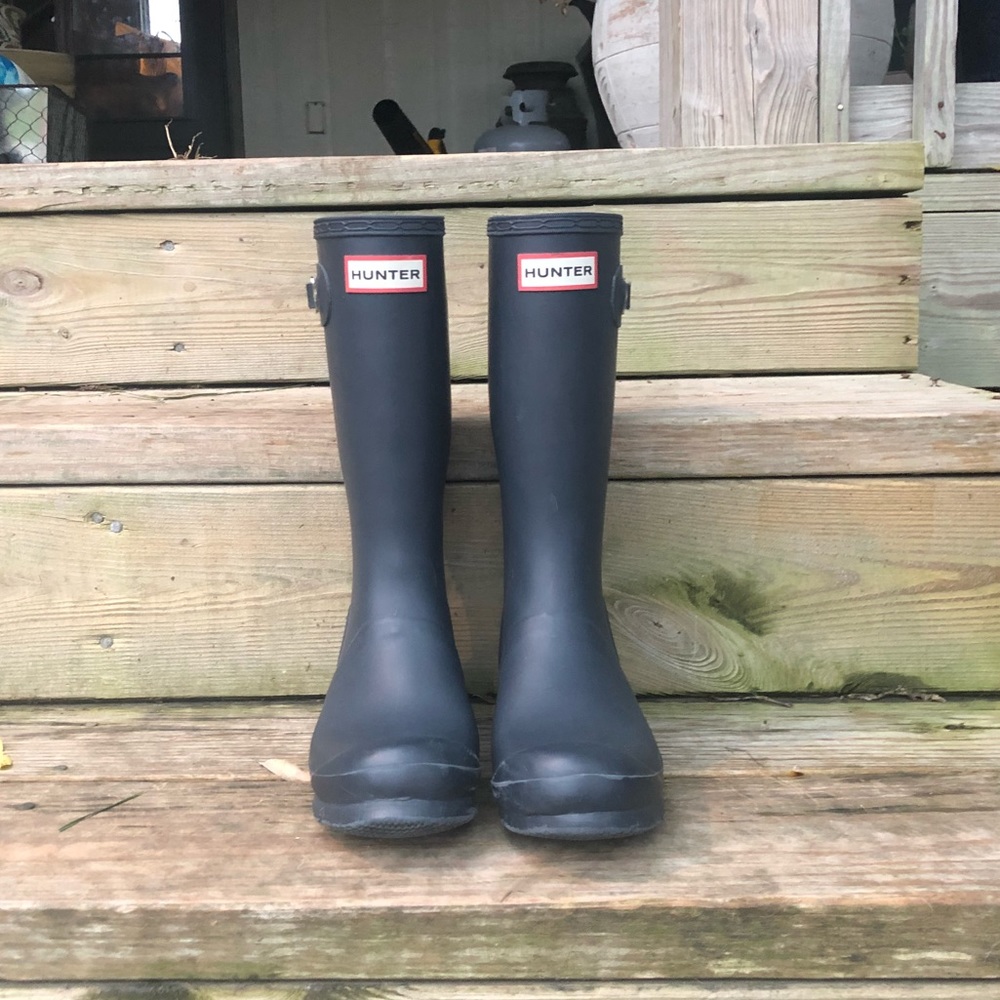 Hunter Boots short matte navy VGUC
